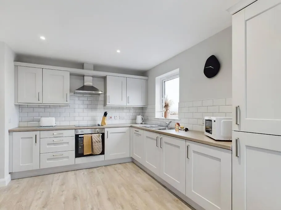 Bright 2Br Apartment In בלפסט
